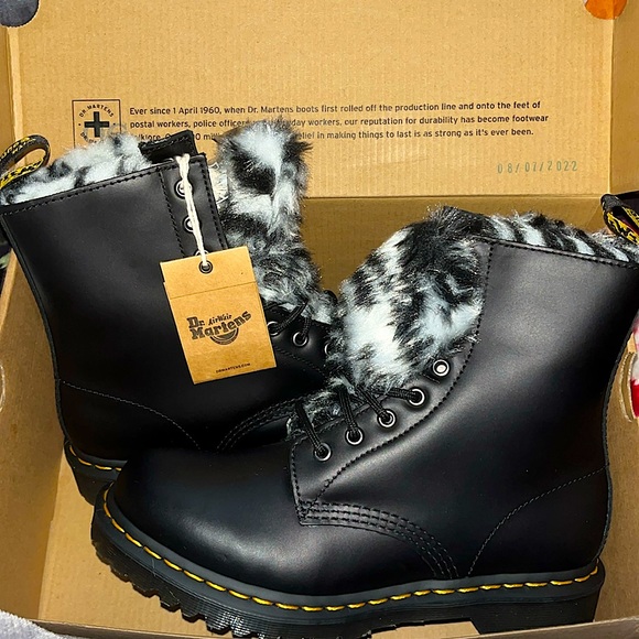 Dr. Martens Shoes - 1460 Serena Black Dr. Martens Core Fur Lined, Women Sizes US:8 UK: 6, EU: 39